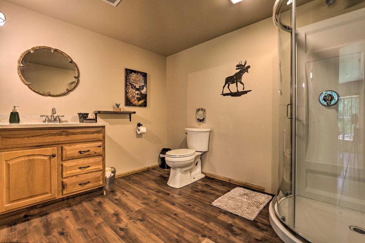 Butler Cabin On 19 Acres With Hot Tub And Fire Pit! Exterior photo