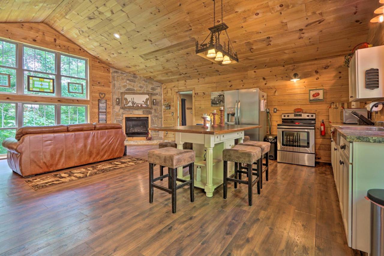 Butler Cabin On 19 Acres With Hot Tub And Fire Pit! Exterior photo