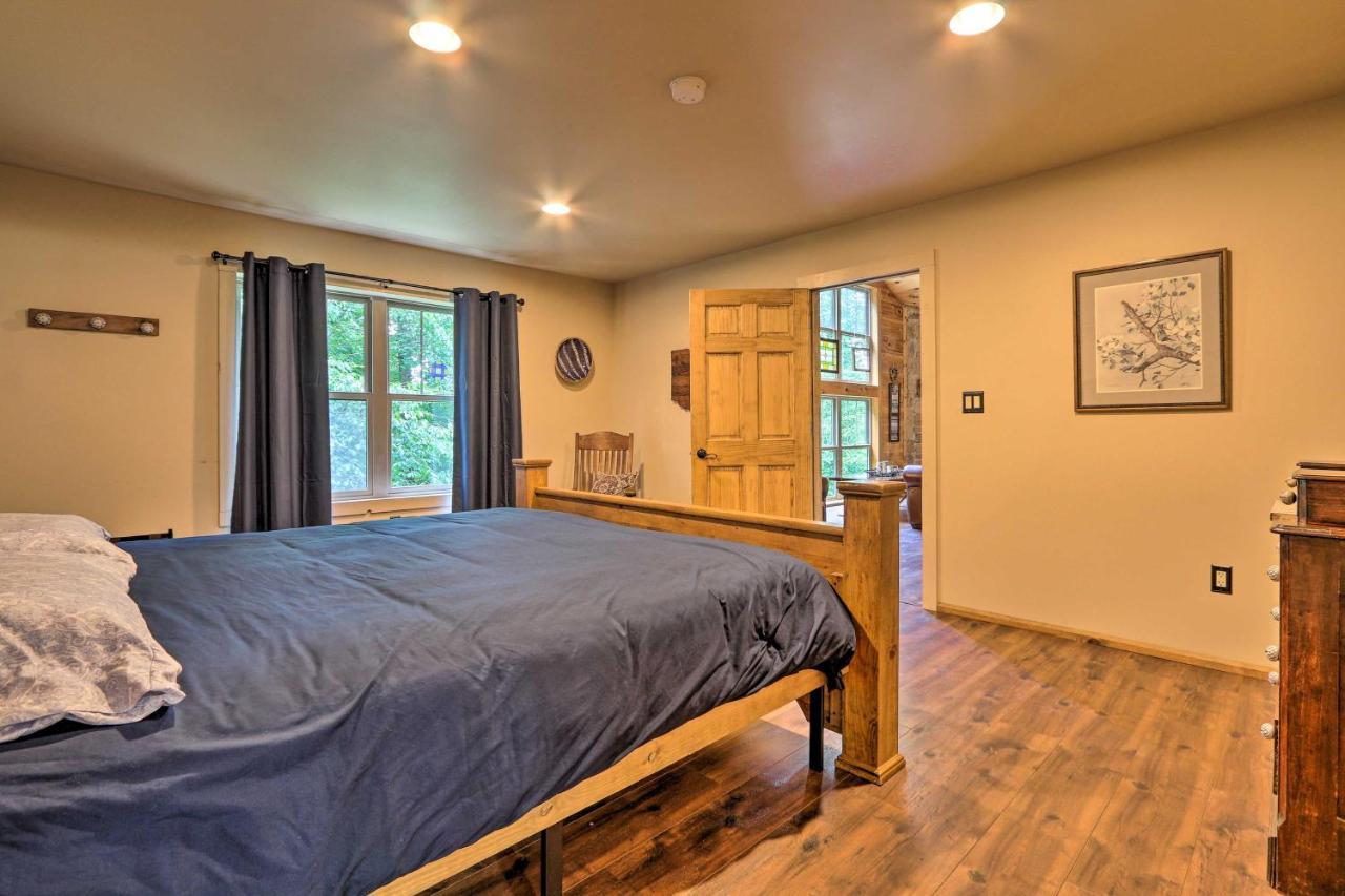 Butler Cabin On 19 Acres With Hot Tub And Fire Pit! Exterior photo