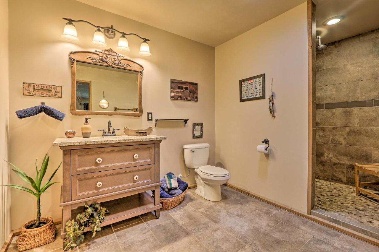 Butler Cabin On 19 Acres With Hot Tub And Fire Pit! Exterior photo