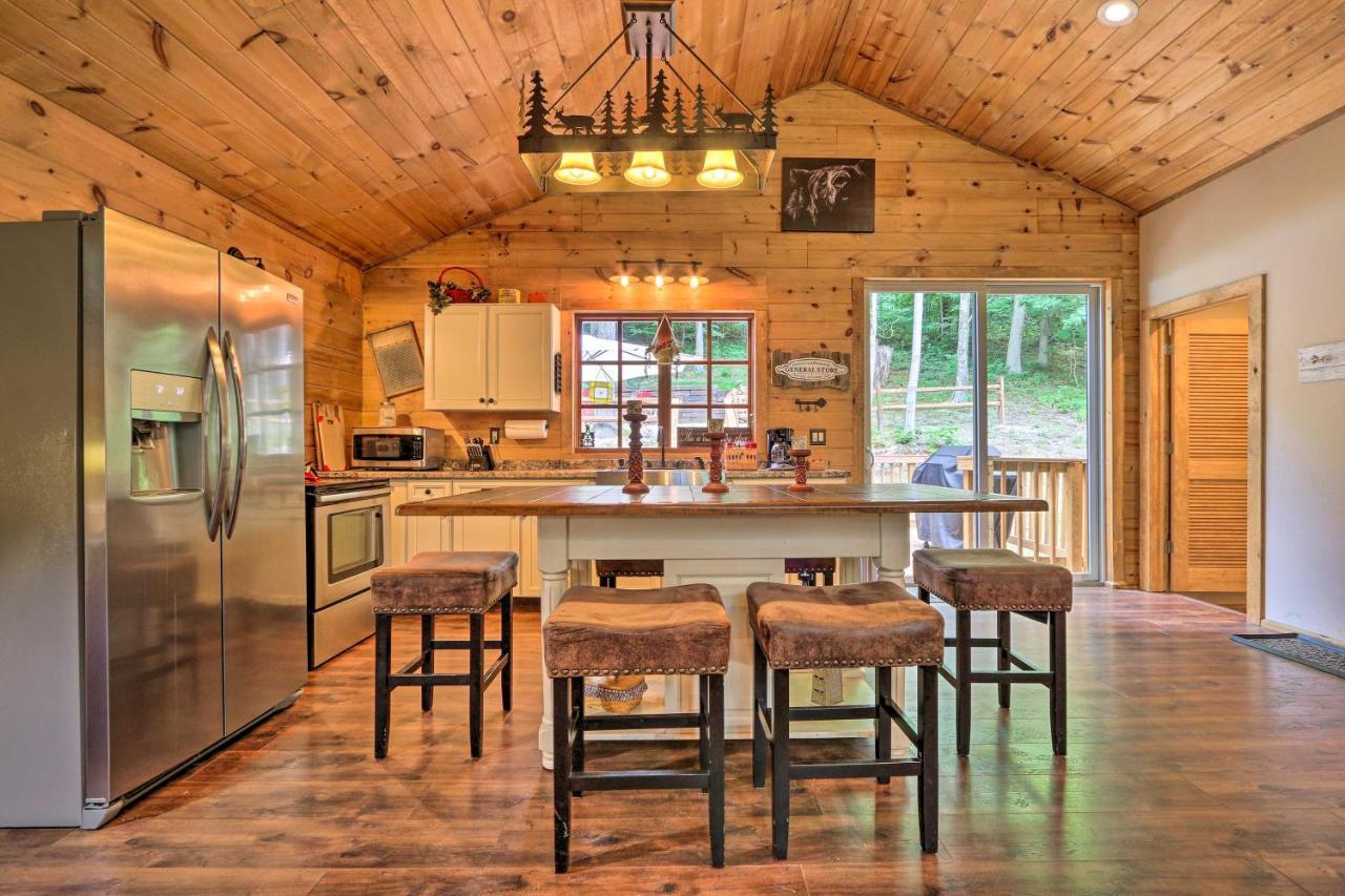 Butler Cabin On 19 Acres With Hot Tub And Fire Pit! Exterior photo