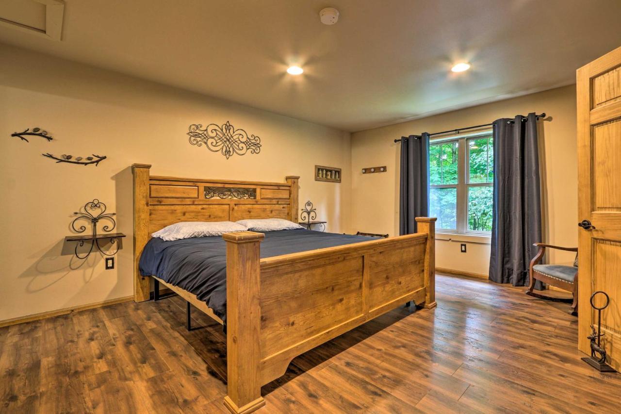 Butler Cabin On 19 Acres With Hot Tub And Fire Pit! Exterior photo